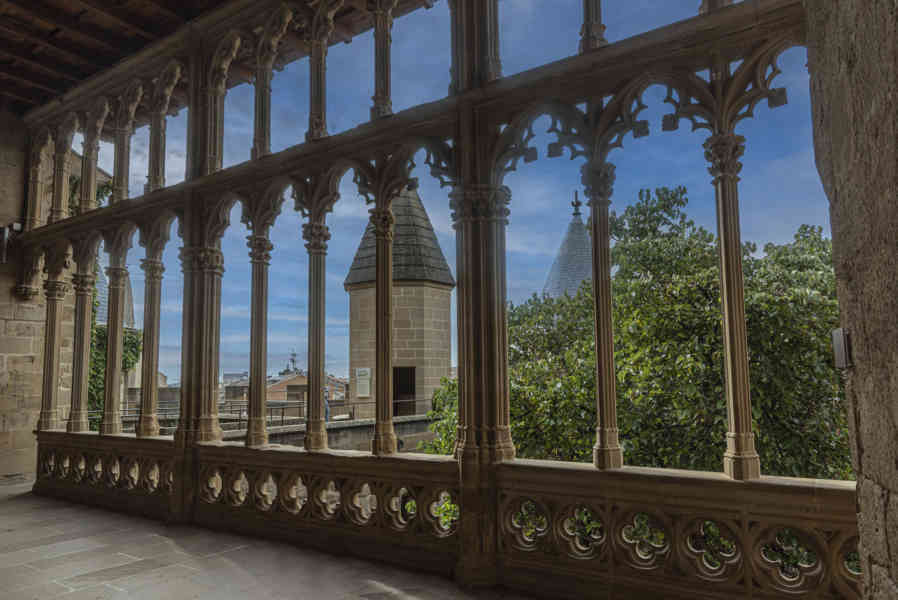 Comunidad Foral de Navarra 064 - Olite - palacio Real de Olite - Galería del Rey.jpg